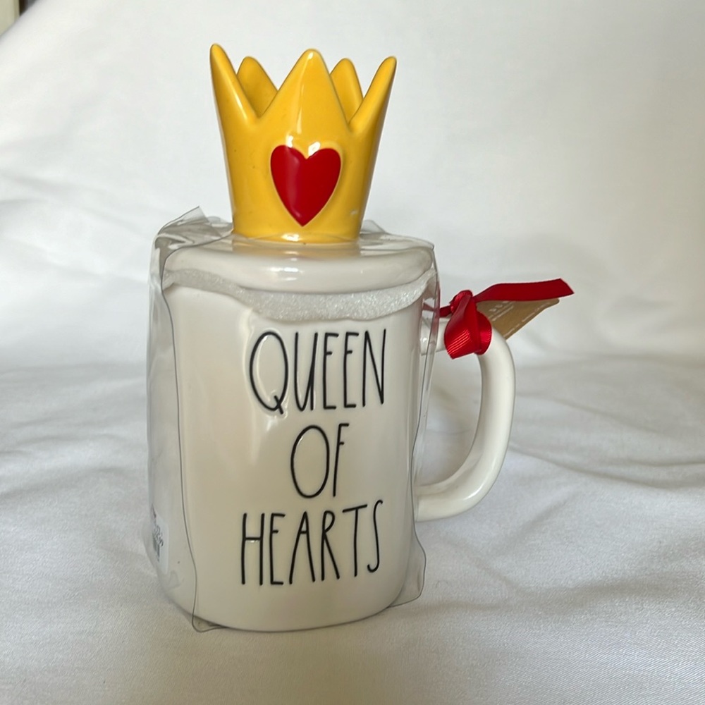 Queen of Hearts Mug Alice in Wonderland Rae Dunn collaboration. NWT